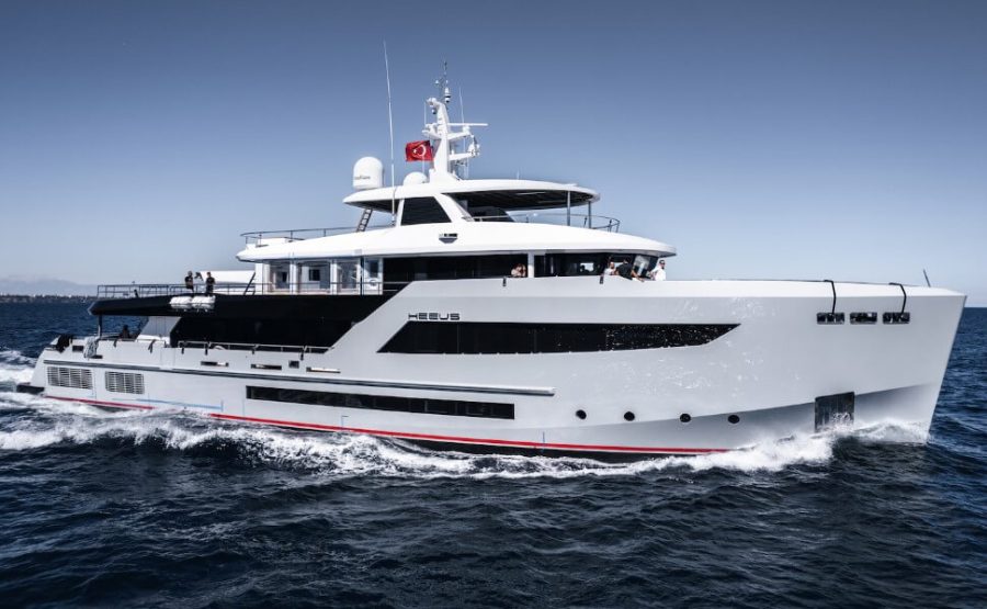 Guide to Selecting the Best and Luxurious Yacht for Charter