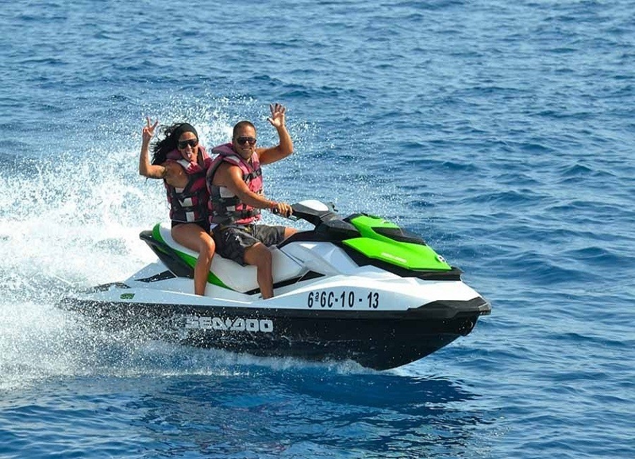 Get The Thrill of a Water Sport Activity with a Jet Ski